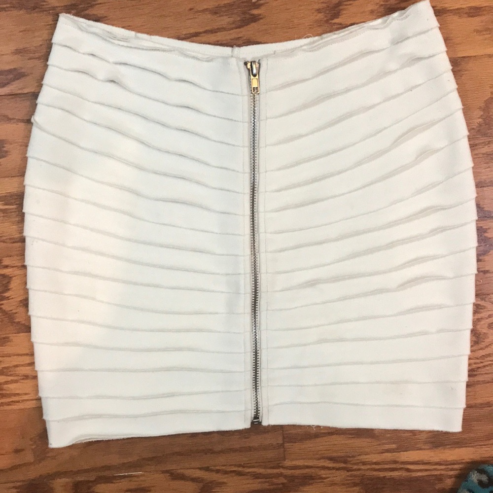 💕 Urban Outfitters Cream Mini Skirt