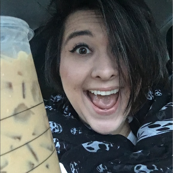 Meet your Posher, Katy - Picture 2 of 4