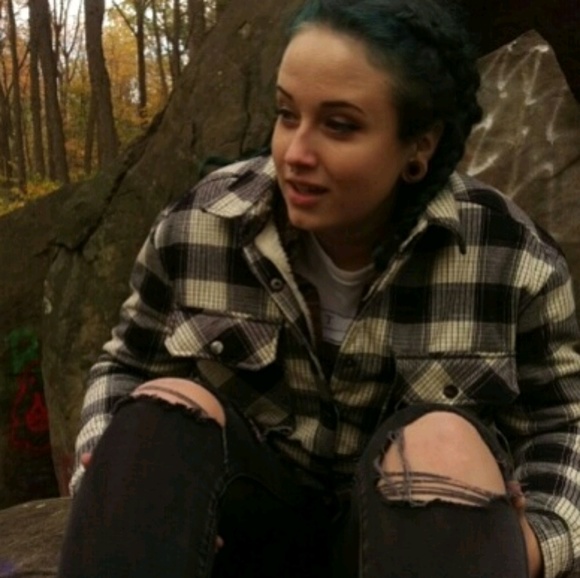 Meet your Posher, Micayla - Picture 1 of 1