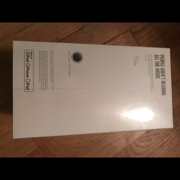 UNOPENED beats solo 3 wireless headphones - Picture 4 of 6