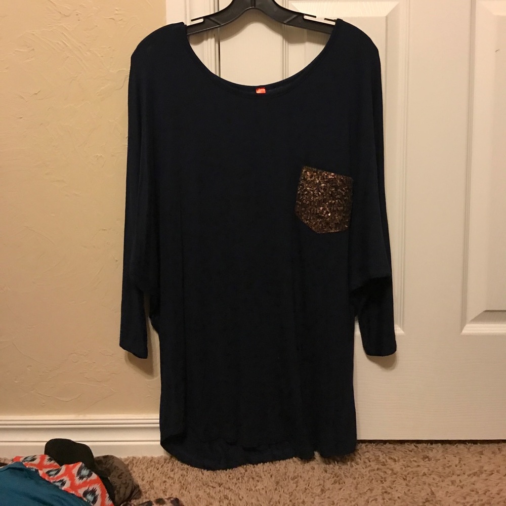 Very soft dark navy top