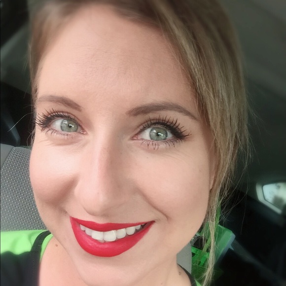 Meet your Posher, Ashley - Picture 2 of 5