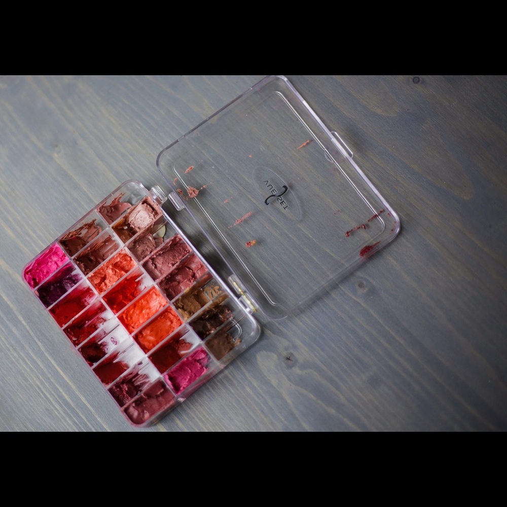 50 MAC Lipsticks in 2 Palettes!! 🌸 - Picture 4 of 8