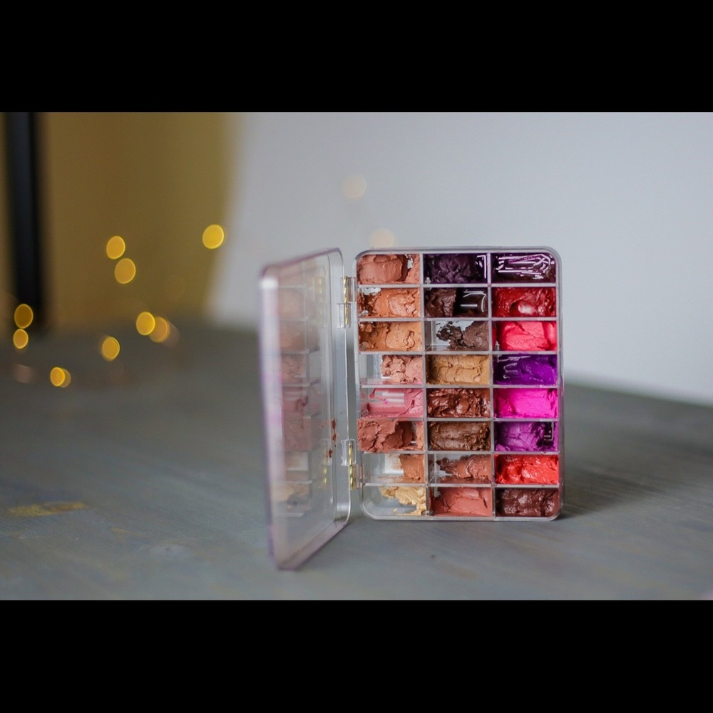 50 MAC Lipsticks in 2 Palettes!! 🌸 - Picture 6 of 8