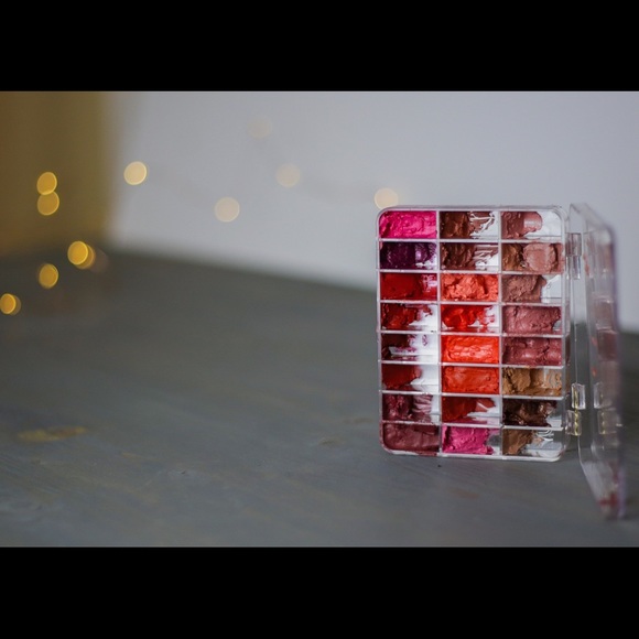 50 MAC Lipsticks in 2 Palettes!! 🌸 - Picture 2 of 8