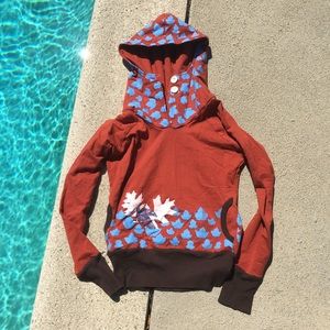 ADORABLE and super unique screen print sweatshirt!