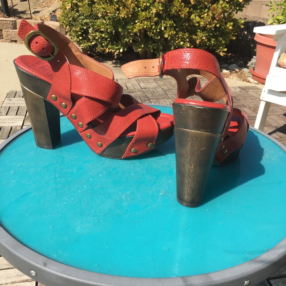 Red Lucky Brand chunky heels with wood heel!