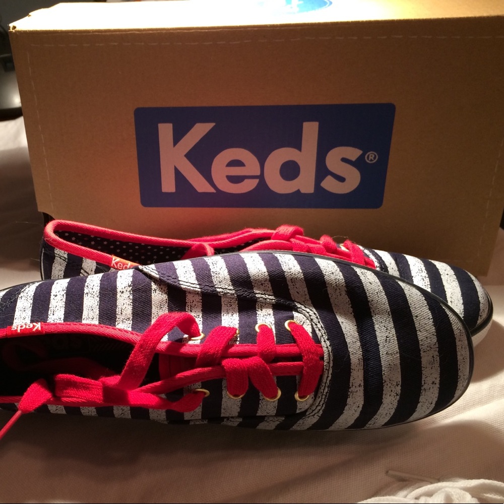 Stripes navy shoes