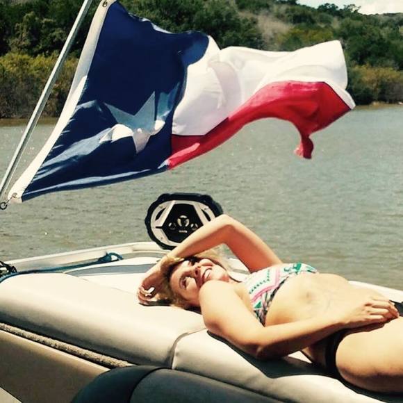 Meet your Posher, Whitney - Picture 1 of 1