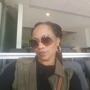 Meet your Posher, Irisha