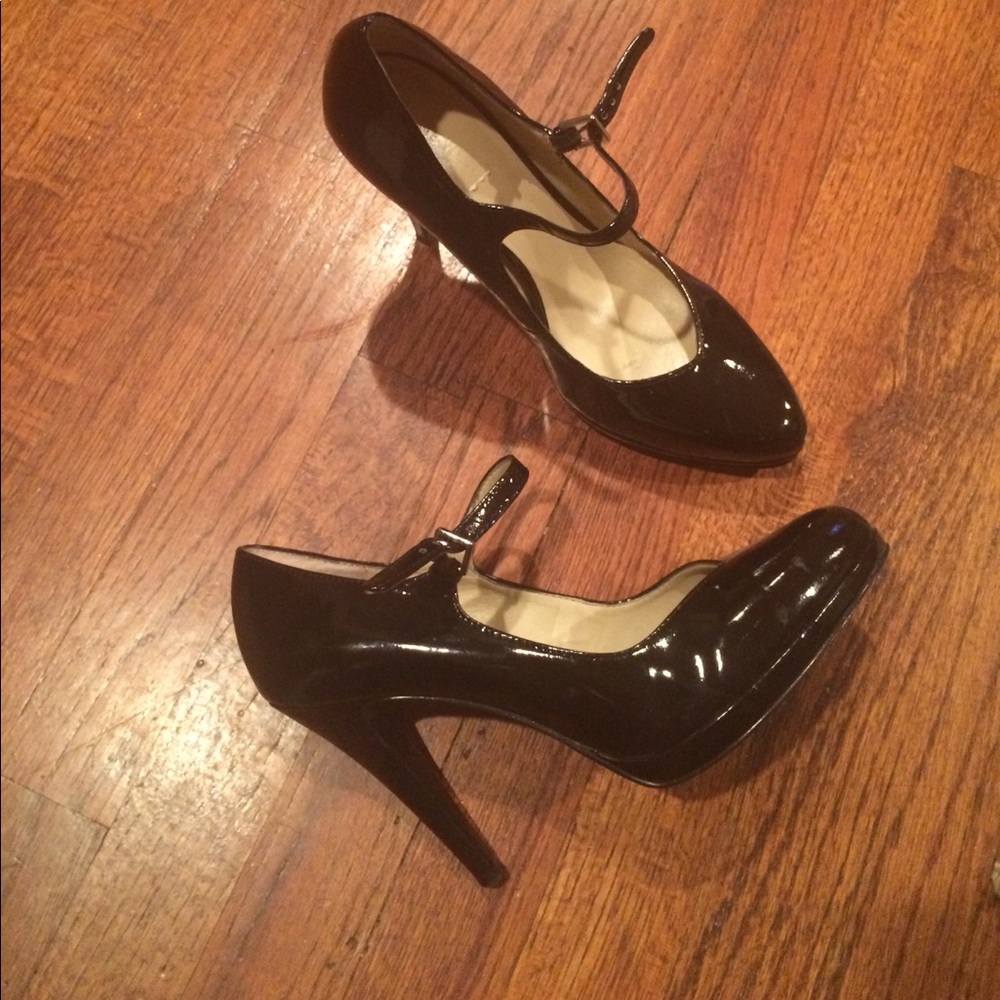 Nine West patent leather shoe