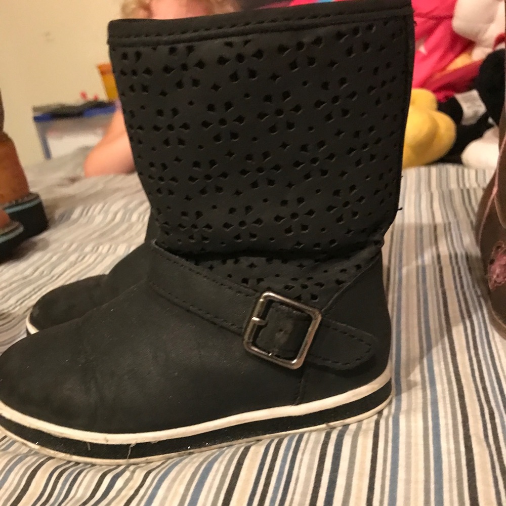 Warm winter boots with fur on the inside