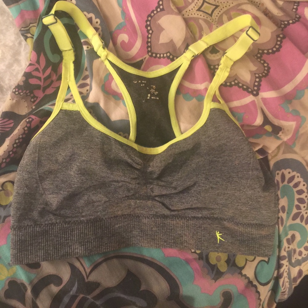 sports bra