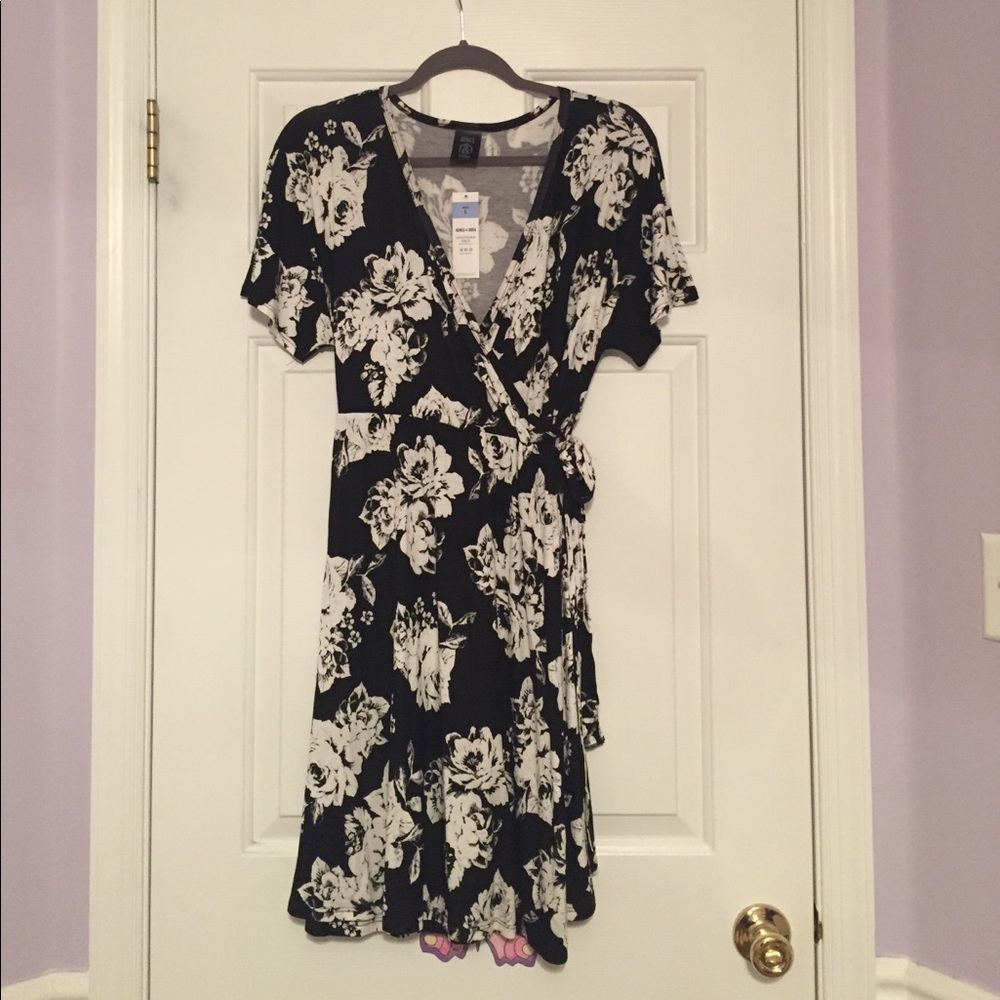 NWT Agnes & Dora Nightingale Dress