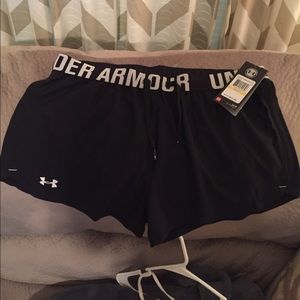 NWT underarmour black shorts size Med