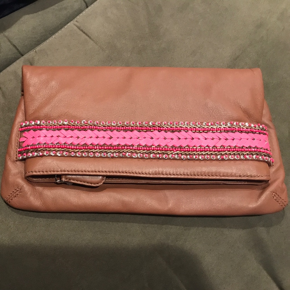 Tan clutch