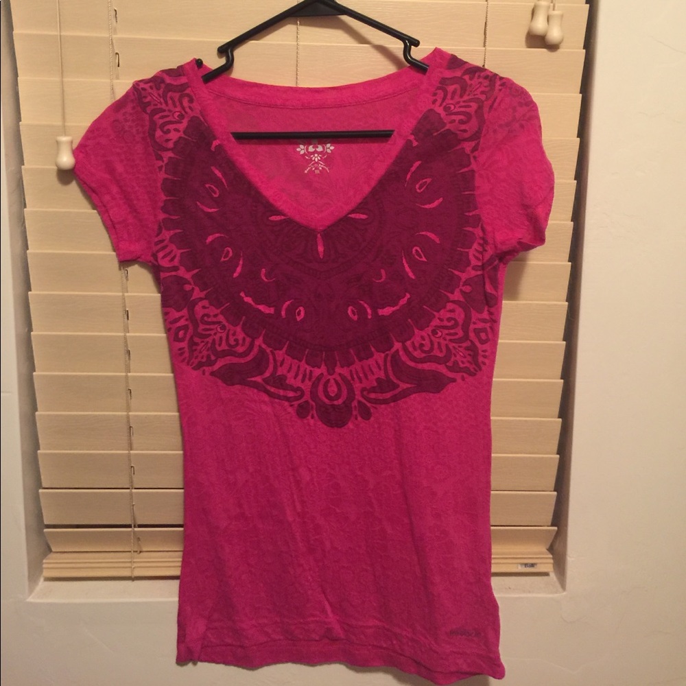 Reebok Tee, beautiful fuschia burnout pattern!