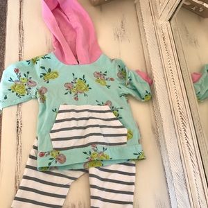 Adorable matching sweatshirt and pants set