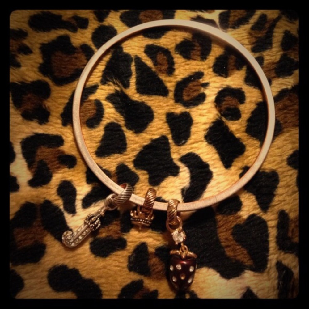 Juicy Couture bangle💗has cute charms
