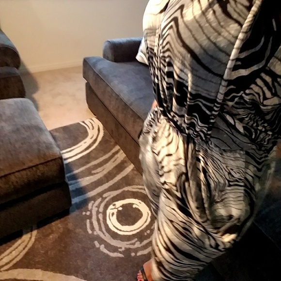 Cropped Leg Romper - Picture 2 of 3