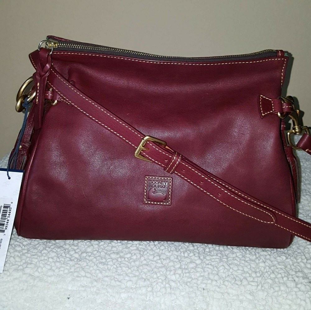 Dooney and Bourke Bordeaux med zip crossbody NWT