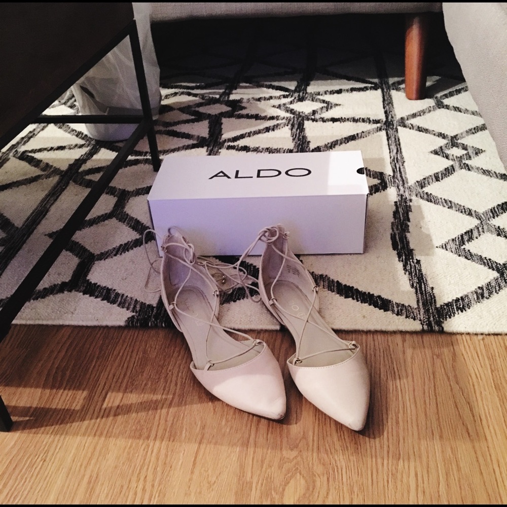 Aldo Leakey Flat in Bone