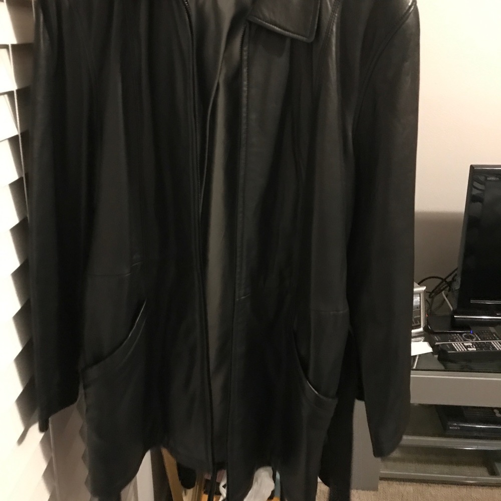 Women's leather coat. XL