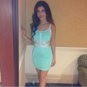 Short mint color dress!