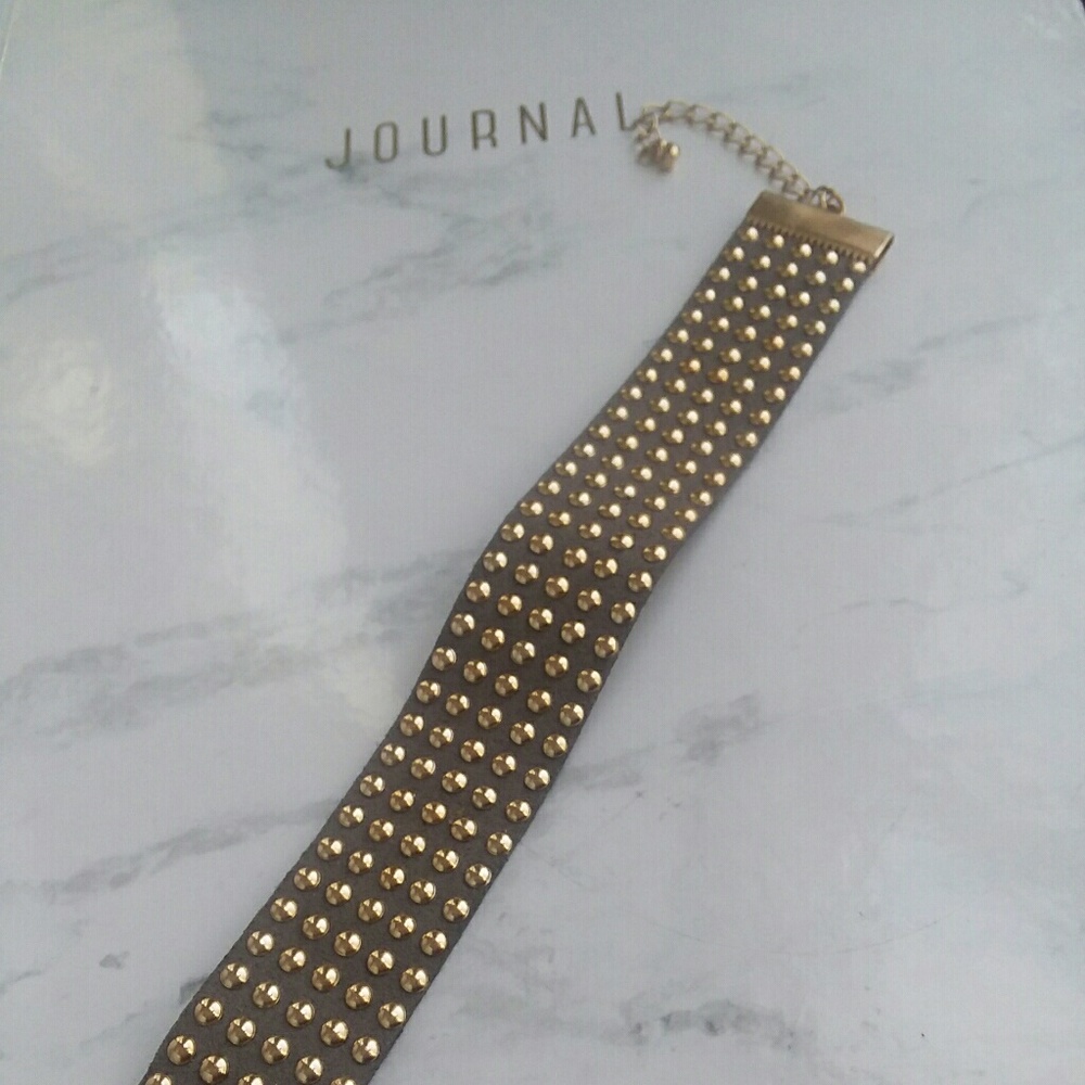 Forever 21 🎀 NWOT Studded Grey Bracelet