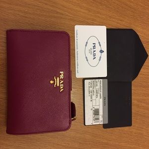 PRADA Saffiano wallet, 100% authentic, gently used