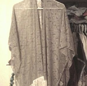 NWOT👘Silver/grey Kimono Wrap with White Fringe!👘