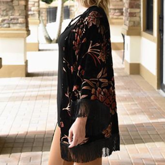 1 Medium left!! Price firm Black Velvet Kimono - Picture 2 of 4