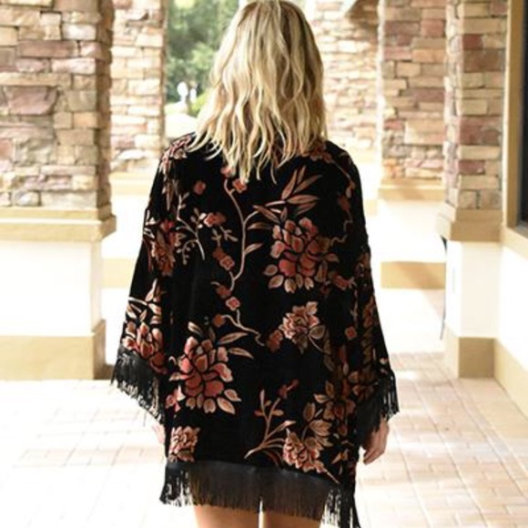 1 Medium left!! Price firm Black Velvet Kimono - Picture 3 of 4
