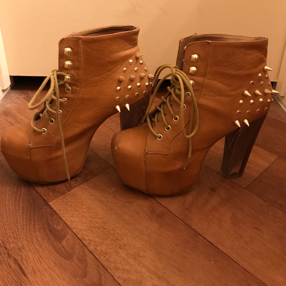 Foreign Exchange Spike Heels
