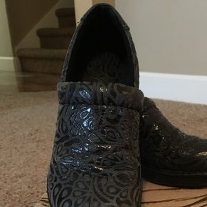 Boc Peggy slip clogs