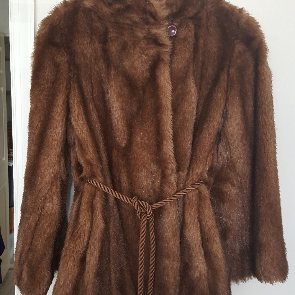 Sportowne Faux Fur Coat