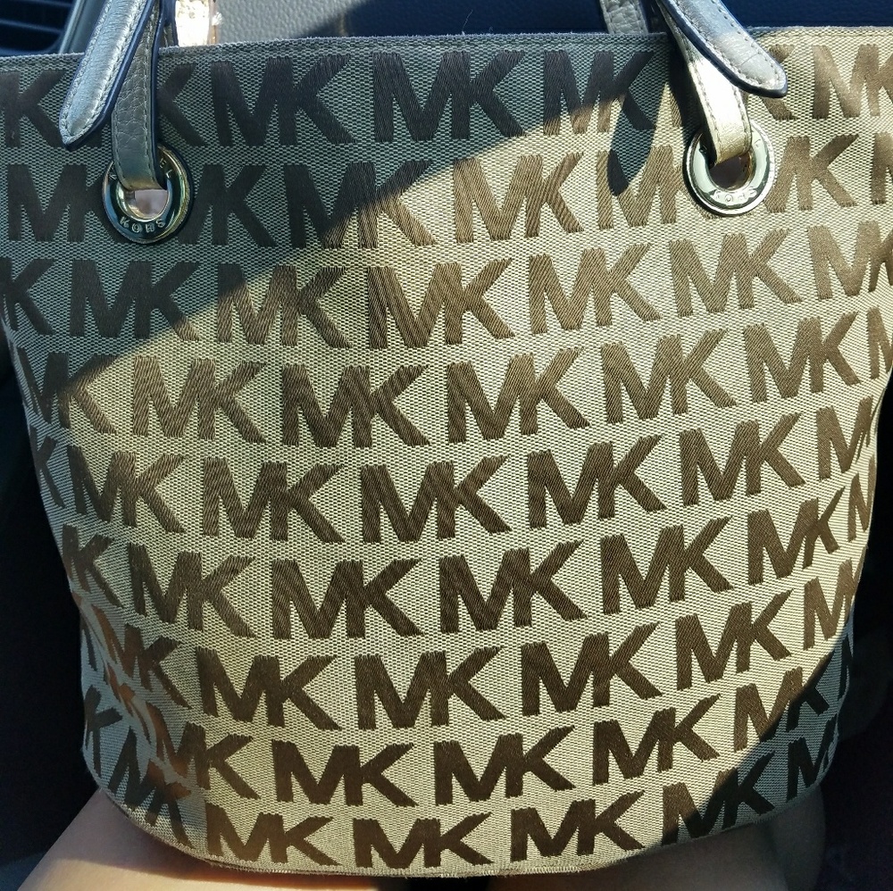MK tan/brown medium size tote w gold straps