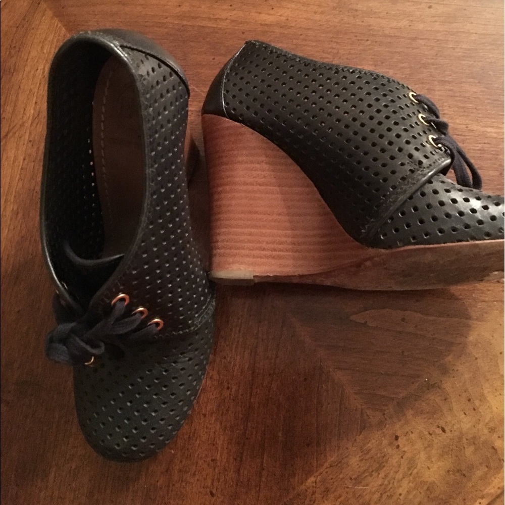 Tori Burch high hells size 6.5 navy blue