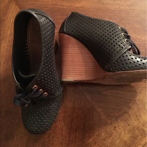 Tori Burch high hells size 6.5 navy blue