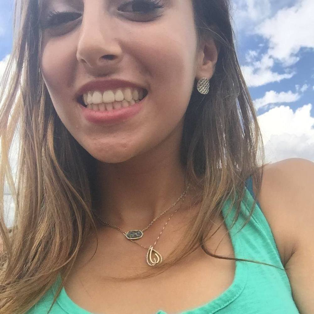 Meet your Posher, Elizabeth