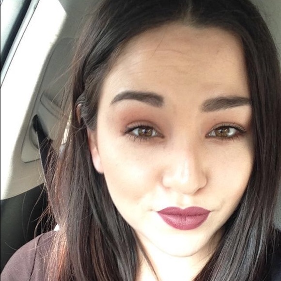 Meet your Posher, Andrea - Picture 3 of 3