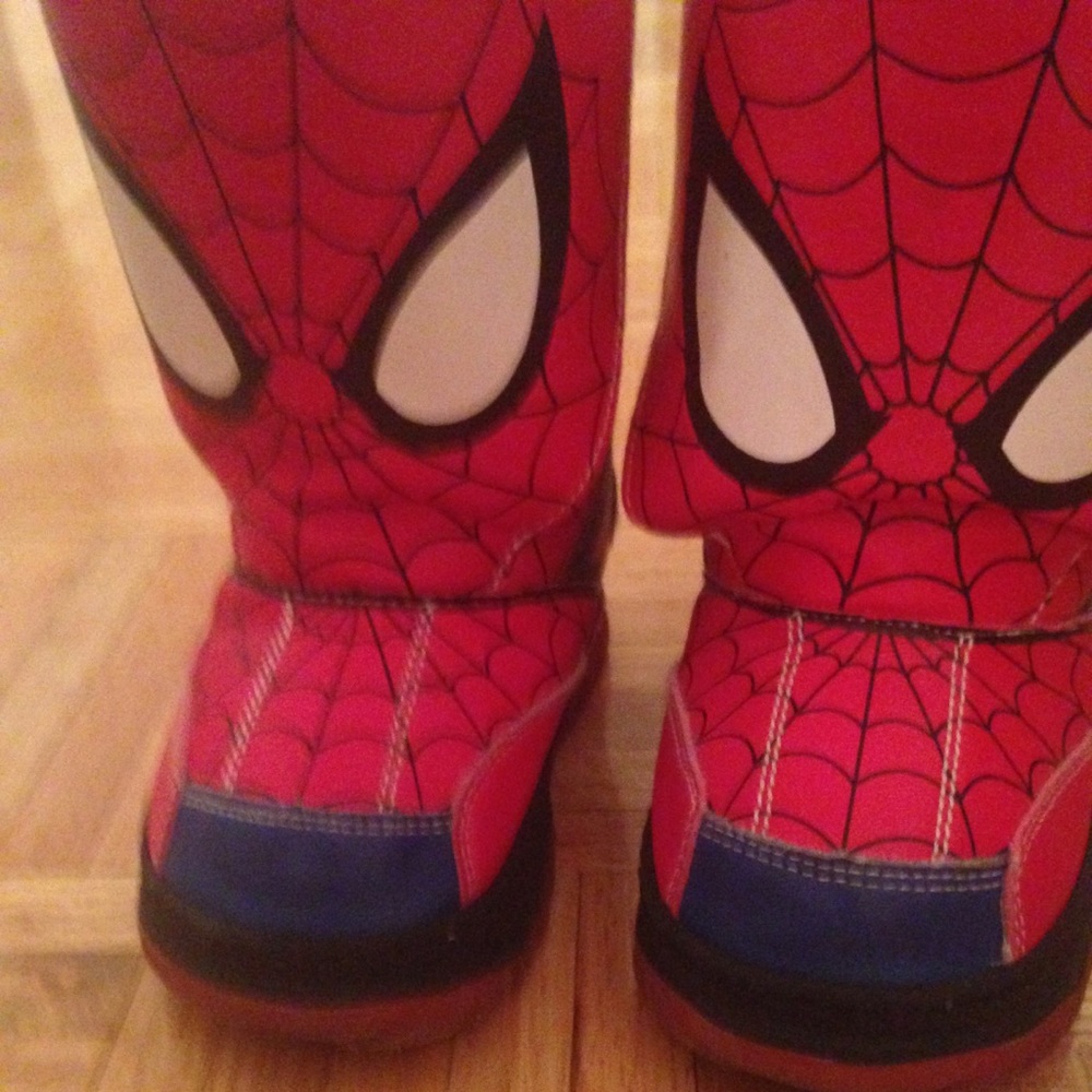 Little kids Spiderman snow boots - Size 7.