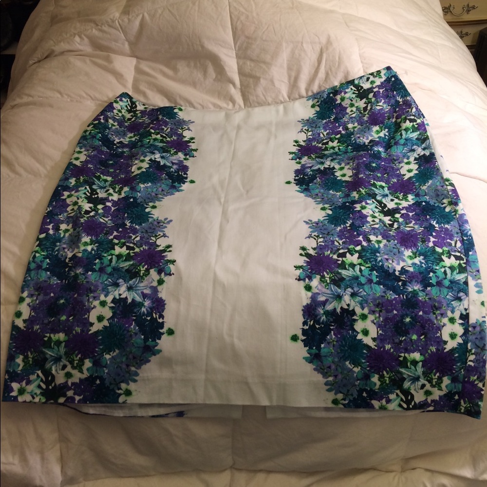 Stunning Roz & Ali skirt. EUC