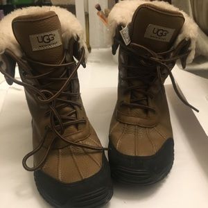 Used women UGG Adirondacks boots size 7.5