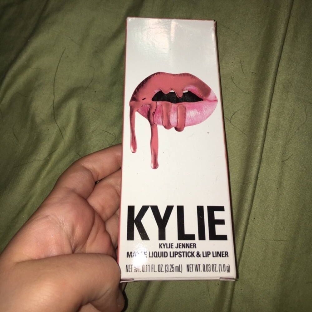Authentic Kylie Lip Kit in the shade apricot!