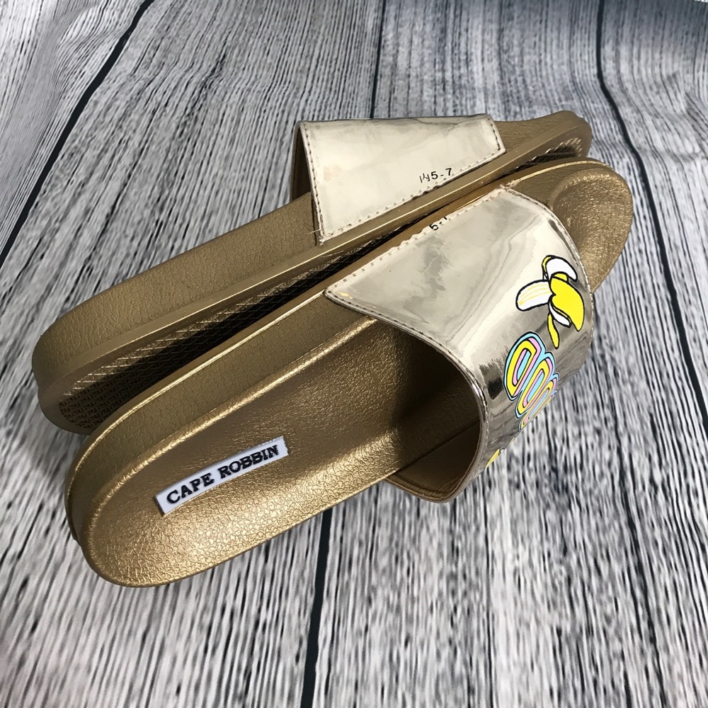 CAPE ROBBIN - Gold "Good Vibes" Pool Slides - Picture 4 of 8