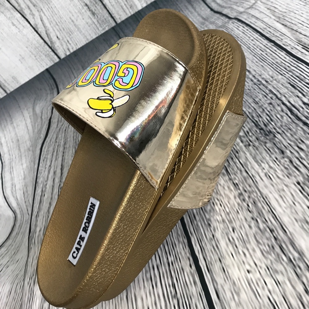 CAPE ROBBIN - Gold "Good Vibes" Pool Slides - Picture 5 of 8