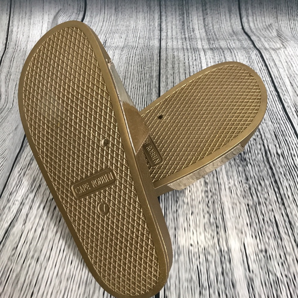 CAPE ROBBIN - Gold "Good Vibes" Pool Slides - Picture 6 of 8