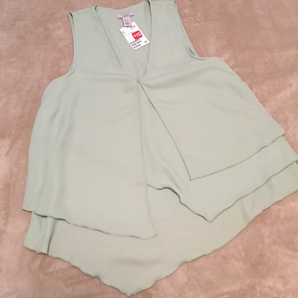 H&M bundle of 2 sleeveless blouses