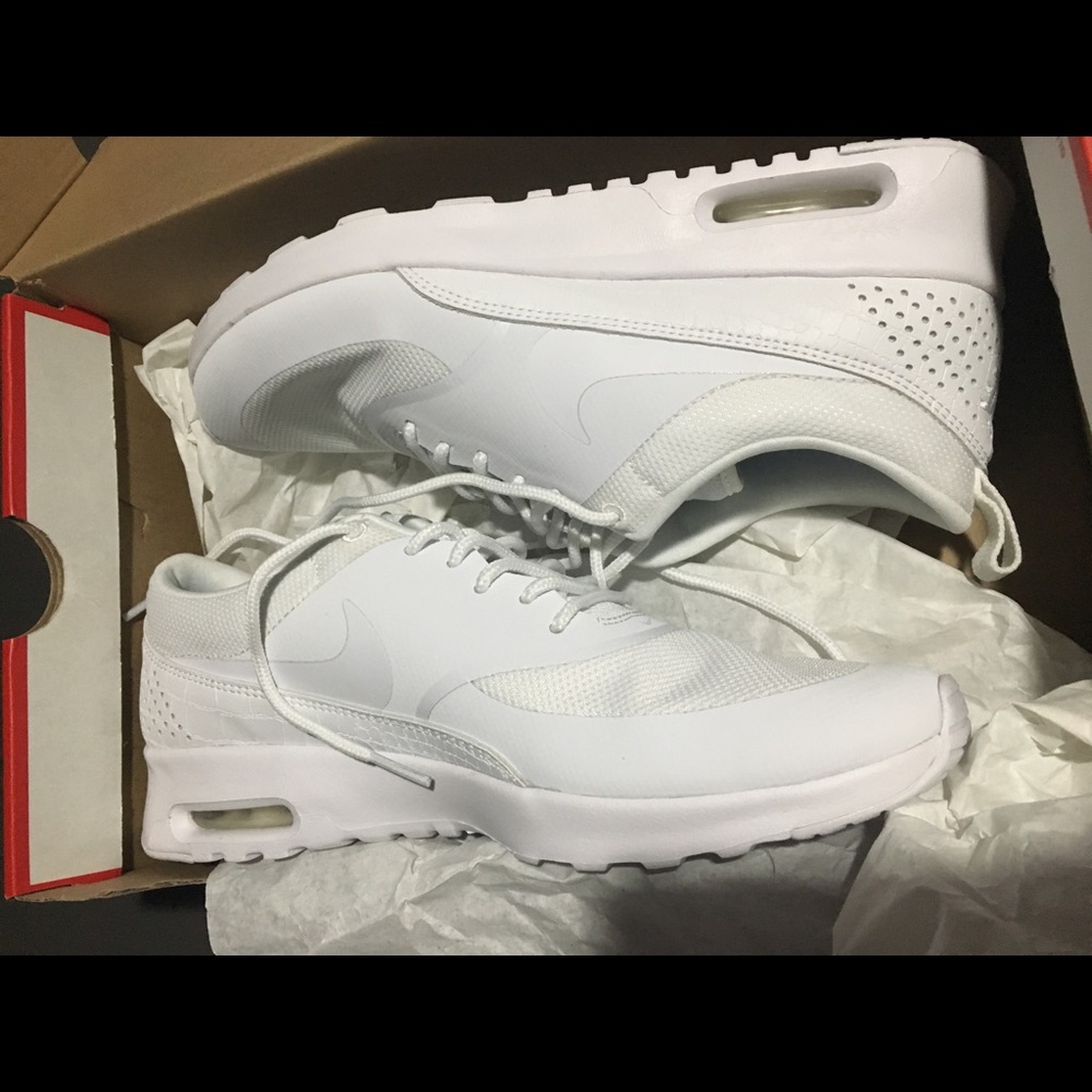 White nike air max Thea sneaker